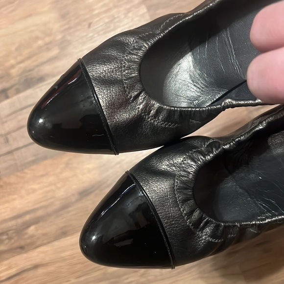 Stuart Weitzman gray and black leather cap toe pumps - Picture 11 of 11